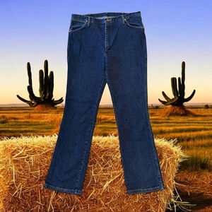 Wrangler Jeans Straight Leg Mens Size 38 X 32 Blue Leather Logo Zipper Distress